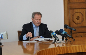 В. Чайка на пресс-конференции