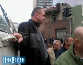 Нардеп Игорь Бриченко залез на трамвай