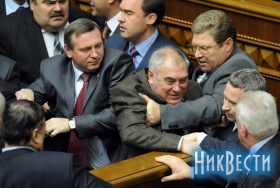 Николай Круглов дерется в Верховной Раде, ноябрь 2008 года