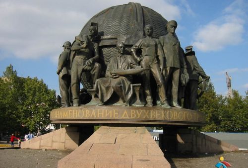 pamyatnik-korabelam-i-flotovodtsam