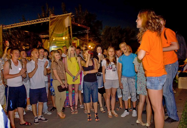 Награждение студмэра проходило на фоне пустой сцены Дня Молодежи