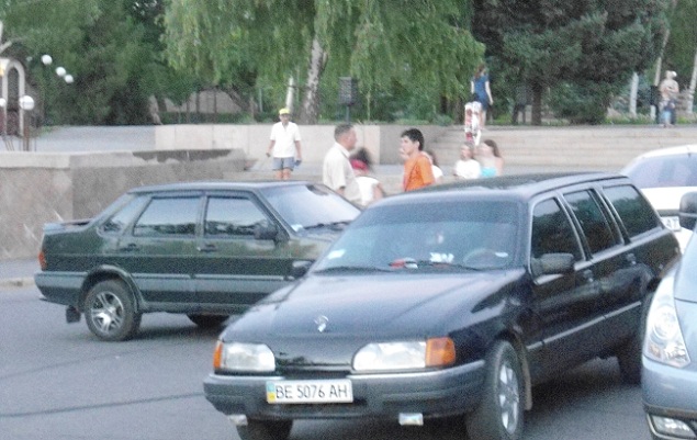 Николай Жук выясняет у Виталия Васильева почему проиграл их кандидат